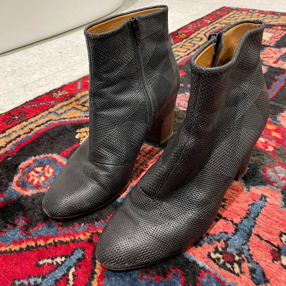 Coclico black ankle bootie